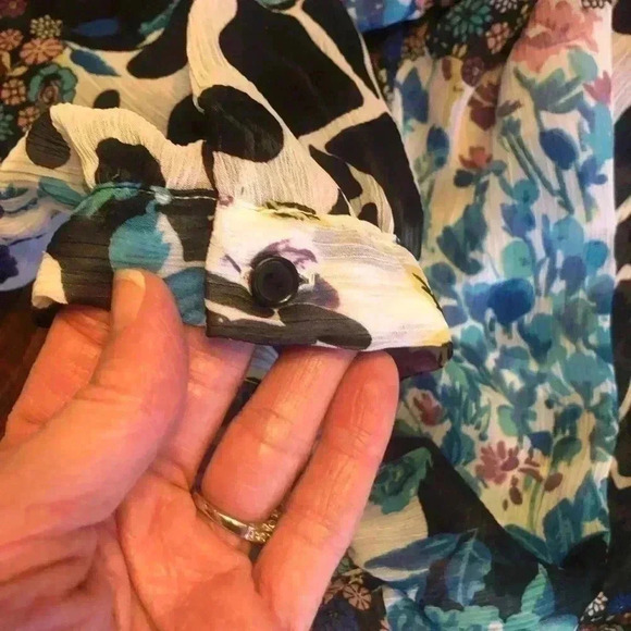 Apparenza | Sheer Floral and Animal Print Long Sleeve Blouse - Picture 4 of 6